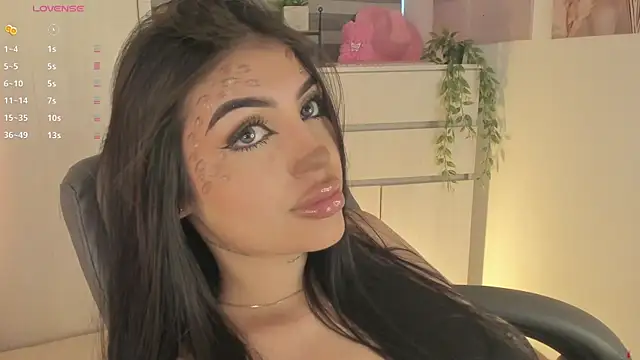 EmmyKenner online show from October 31, 11:44 am