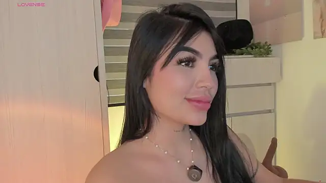 EmmyKenner online show from April 4, 12:02 pm