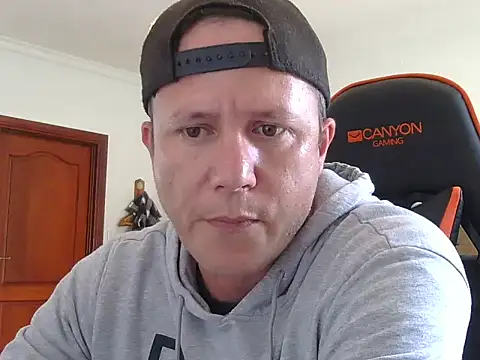 TroyDieselXXX online show from December 18, 8:42 am