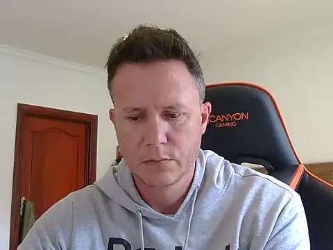 TroyDieselXXX online show from December 21, 9:27 am