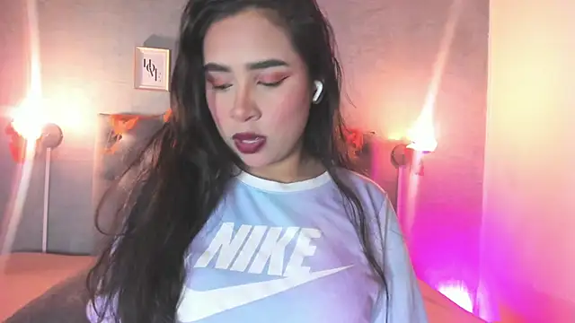 Snapshot of GiannaSlimJB chatting on October 3, 3:25 am GiannaSlimJB online show from October 3, 3:25 am