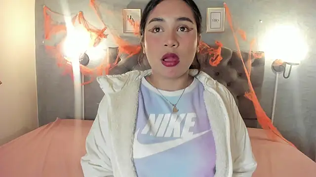 Snapshot of GiannaSlimJB chatting on October 19, 3:18 am GiannaSlimJB online show from October 19, 3:18 am