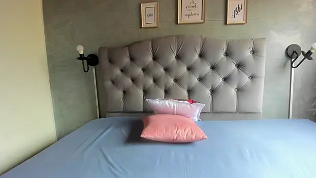 Snapshot of GiannaSlimJB chatting on December 22, 7:33 pm GiannaSlimJB online show from December 22, 7:33 pm