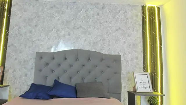 Snapshot of GiannaSlimJB chatting on February 6, 7:06 pm GiannaSlimJB online show from February 6, 7:06 pm