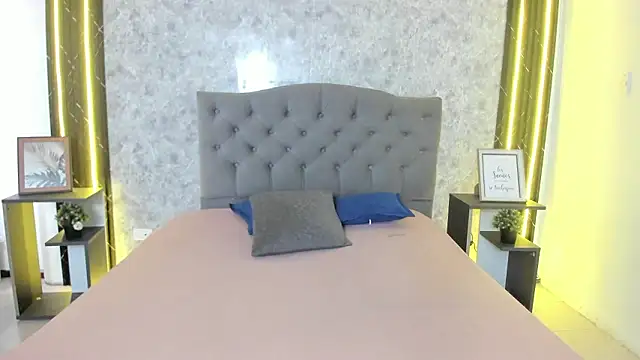 Snapshot of GiannaSlimJB chatting on February 11, 7:08 pm GiannaSlimJB online show from February 11, 7:08 pm