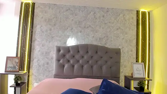 Snapshot of GiannaSlimJB chatting on February 13, 7:10 pm GiannaSlimJB online show from February 13, 7:10 pm