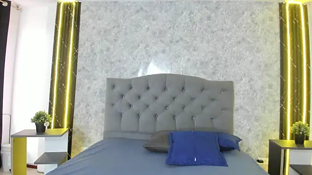 Snapshot of GiannaSlimJB chatting on February 19, 7:10 pm GiannaSlimJB online show from February 19, 7:10 pm