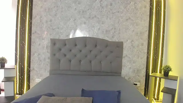 Snapshot of GiannaSlimJB chatting on February 20, 7:25 pm GiannaSlimJB online show from February 20, 7:25 pm