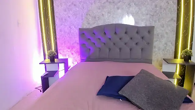 Snapshot of GiannaSlimJB chatting on February 26, 7:35 pm GiannaSlimJB online show from February 26, 7:35 pm