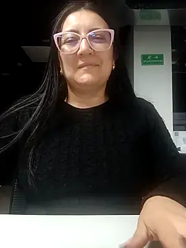 Snapshot of Romina693 chatting on September 14, 5:28 am Romina693 online show from September 14, 5:28 am