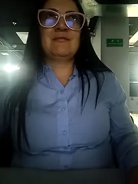 Snapshot of Romina693 chatting on October 2, 6:31 am Romina693 online show from October 2, 6:31 am