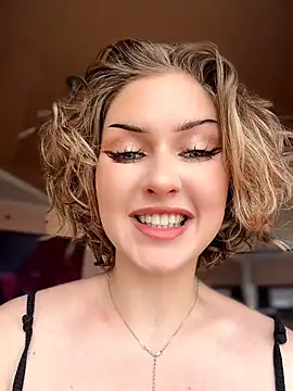 KellyKeler online show from April 9, 10:20 am