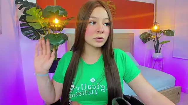 Snapshot of kitty_sweeety_ chatting on October 8, 7:33 pm kitty sweeety online show from October 8, 7:33 pm
