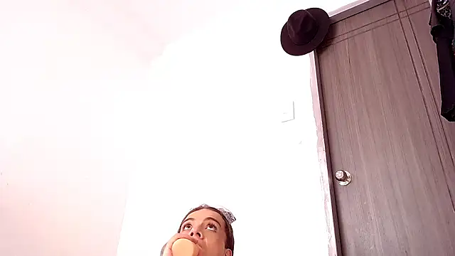 saara johnson496 online show from November 15, 7:10 pm