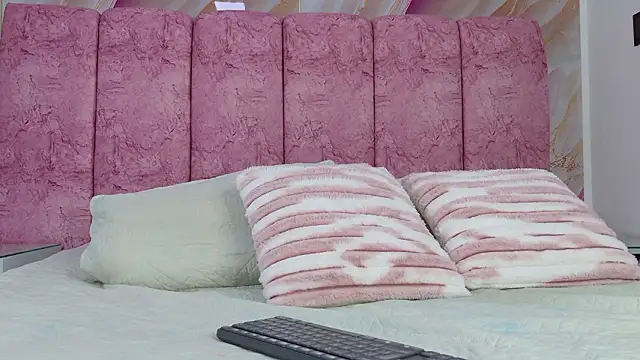 emmacurvy online show from March 17, 3:11 am