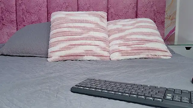 emmacurvy online show from March 21, 3:11 am