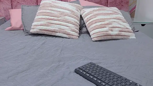 emmacurvy online show from March 26, 3:12 am