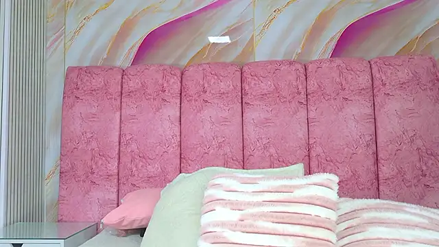 emmacurvy online show from March 27, 3:12 am