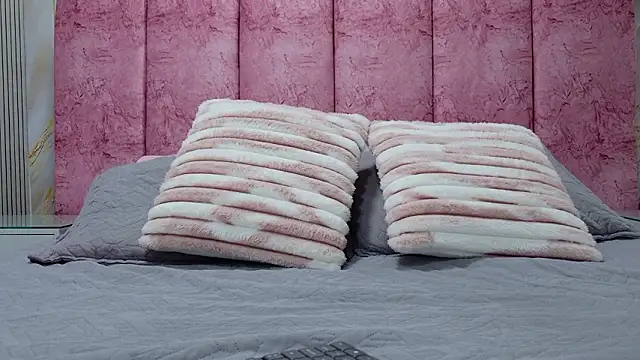 emmacurvy online show from March 30, 3:07 am