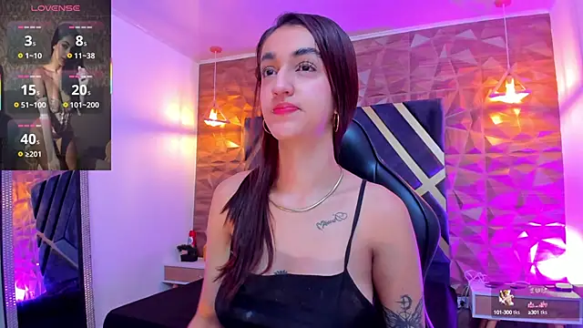 Snapshot of LexiVie_ chatting on October 4, 11:14 pm LexiVie online show from October 4, 11:14 pm