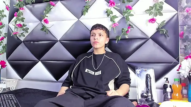 Megan Thompson  online show from November 16, 2:17 am