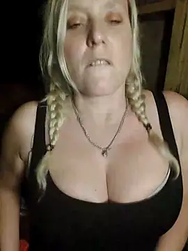 Bouncy-Bella28X online show from October 7, 9:45 pm