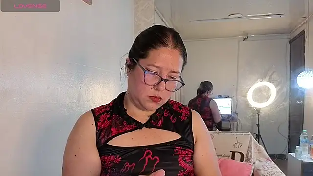 Snapshot of scarlett_widow_ chatting on May 16, 3:14 am scarlett widow online show from May 16, 3:14 am