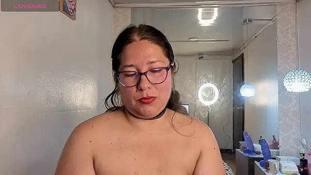 Snapshot of scarlett_widow_ chatting on June 2, 2:57 am scarlett widow online show from June 2, 2:57 am
