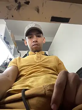 Oqui online show from April 15, 6:15 pm