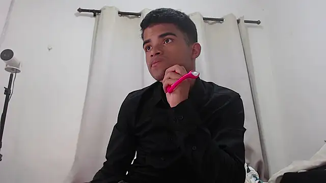 camillo beischel  online show from November 7, 8:31 pm