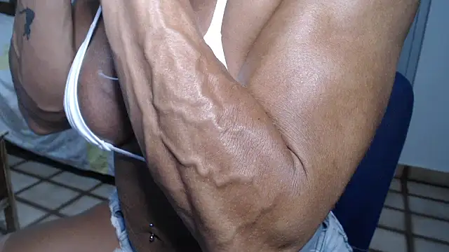 Snapshot of Stronggsexy chatting on February 21, 4:24 am Stronggsexy online show from February 21, 4:24 am