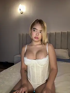 Snapshot of Mia_Roswell chatting on May 21, 10:17 pm Mia Roswell online show from May 21, 10:17 pm
