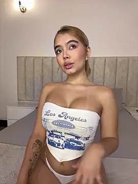 Snapshot of Mia_Roswell chatting on May 25, 10:27 pm Mia Roswell online show from May 25, 10:27 pm