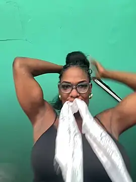 Snapshot of Bustykeyla chatting on June 2, 4:31 pm Bustykeyla online show from June 2, 4:31 pm