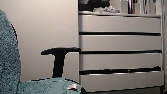 Snapshot of Colbaker6969 chatting on December 19, 1:18 pm Colbaker6969 online show from December 19, 1:18 pm