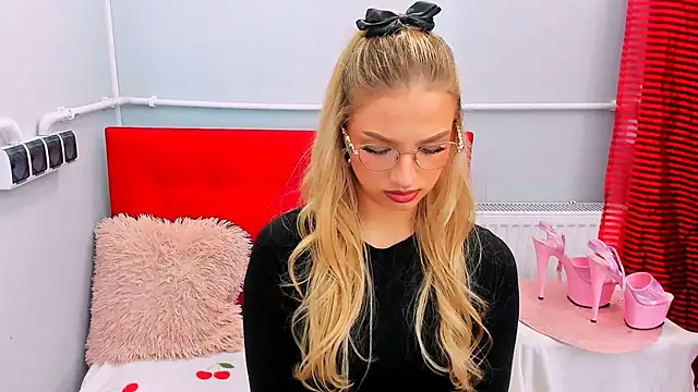 Snapshot of EvetteRose chatting on May 22, 2:33 pm EvetteRose online show from May 22, 2:33 pm