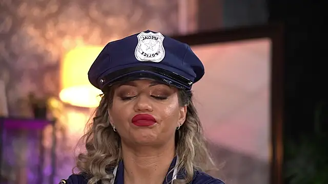 AlmaVelia online show from December 13, 10:26 pm