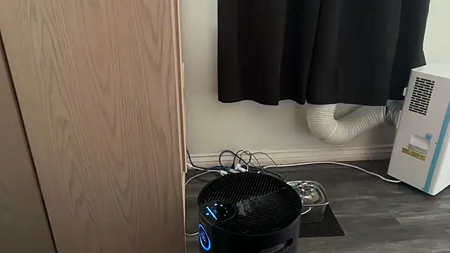 Snapshot of kSwisssxxx chatting on November 6, 10:43 pm kSwisssxxx online show from November 6, 10:43 pm