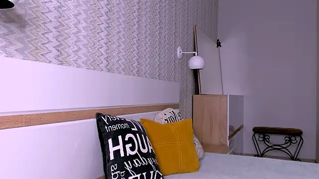 Elle Pearl  online show from January 7, 7:33 am