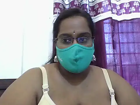 Snapshot of Reena-gowda chatting on October 13, 6:46 am Reena-gowda online show from October 13, 6:46 am