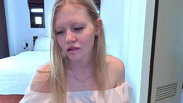 Snapshot of Wendy_228 chatting on June 13, 5:49 am Wendy 228 online show from June 13, 5:49 am