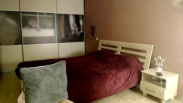 Snapshot of Cassie_Pinkkk chatting on February 12, 3:18 pm Cassie Pinkkk online show from February 12, 3:18 pm