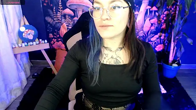 LunaBunny8 online show from January 15, 1:10 am