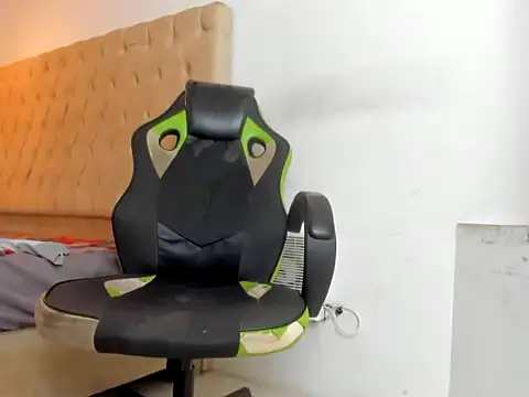 Darkknightx01 online show from December 22, 8:00 am