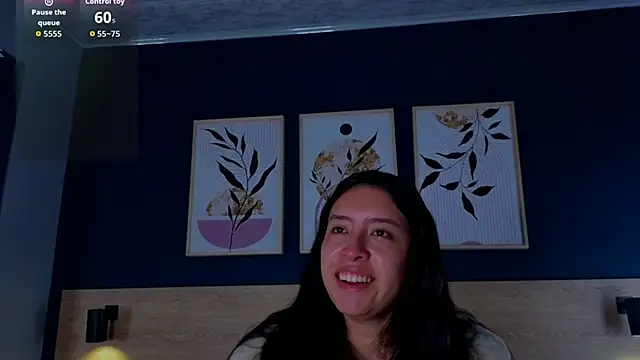 SarahMiler  online show from October 25, 11:40 am