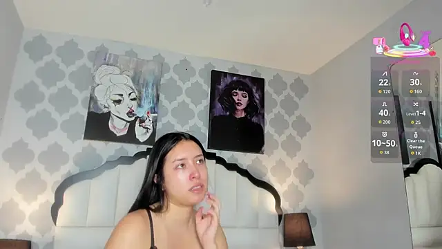 SarahMiler  online show from October 31, 7:48 pm