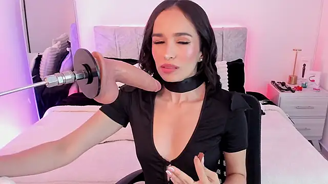 Taylormaxwell online show from October 10, 10:31 pm