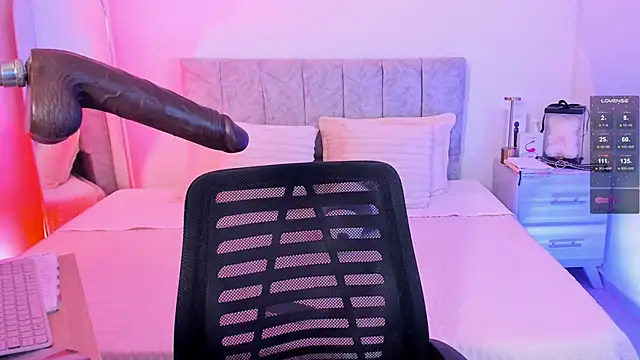 Taylormaxwell online show from February 5, 8:57 pm