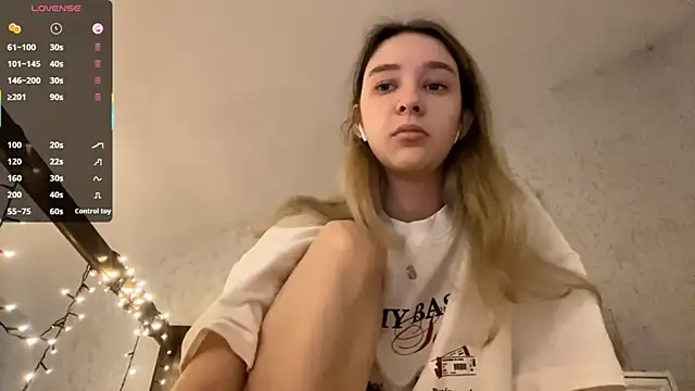 Snapshot of DanaCore chatting on October 1, 3:40 pm DanaCore online show from October 1, 3:40 pm