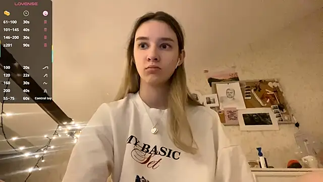 Snapshot of DanaCore chatting on October 3, 5:21 pm DanaCore online show from October 3, 5:21 pm